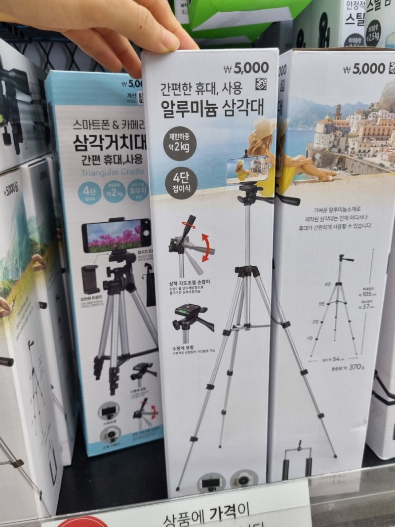 韓国のダイソーって、ちょっとした雑貨とか日用品の種類がすごく豊富で、ふらっと入ったつもりがついつい長居しちゃいます。
この前たまたま買ってみた「ワンプッシュで開くケース」が便利すぎて感動しました。
シートマスク入れたり、コットンを入れたり、使い道が多すぎる！しかも1100ウォン。

あと「ミニ収納ボックス」もよかったです。
無印っぽい見た目で、細々した文具とか整理するのにぴったりでした。
これはもう次行ったら追加で買う予定です！

みんなの「韓国ダイソーでこれ買って正解だった」アイテムもぜひ教えてください！