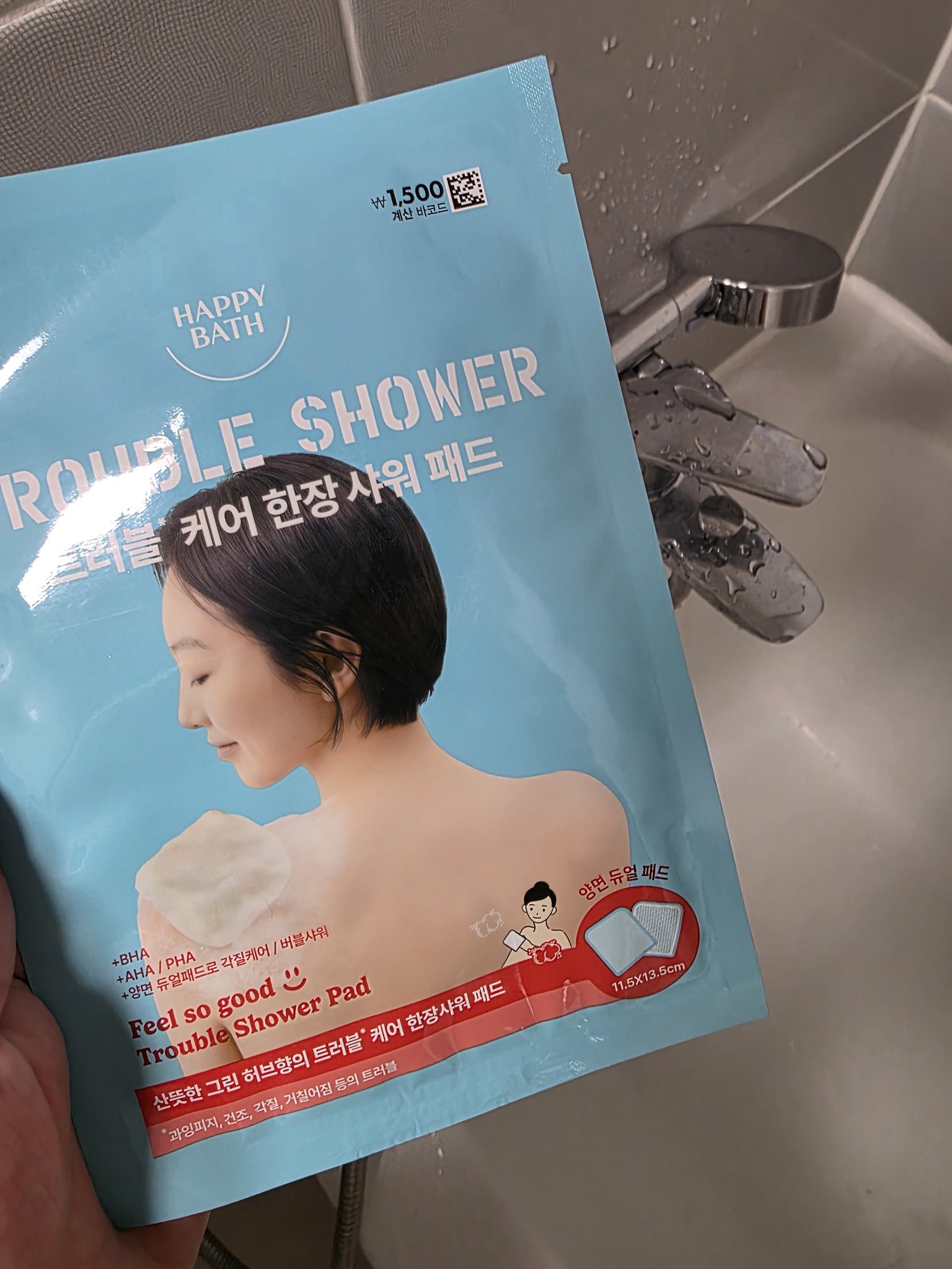 韓国のダイソーって、ちょっとした雑貨とか日用品の種類がすごく豊富で、ふらっと入ったつもりがついつい長居しちゃいます。
この前たまたま買ってみた「ワンプッシュで開くケース」が便利すぎて感動しました。
シートマスク入れたり、コットンを入れたり、使い道が多すぎる！しかも1100ウォン。

あと「ミニ収納ボックス」もよかったです。
無印っぽい見た目で、細々した文具とか整理するのにぴったりでした。
これはもう次行ったら追加で買う予定です！

みんなの「韓国ダイソーでこれ買って正解だった」アイテムもぜひ教えてください！