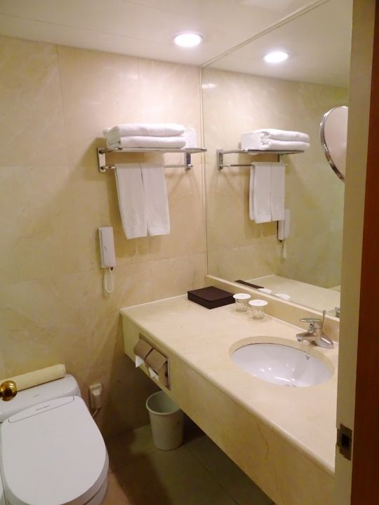 今度の旅行で泊まるホテルを探してるんですが、
せっかくなら快適でアクセスも良くて、できればコスパもいいところにしたくて…
ソウルだけじゃなくて、釜山とか済州とか、地方都市でもOKです！

みなさんが実際に泊まって「ここよかった！」って思えたホテルあったらぜひ教えてほしいです。
チェーン系でも個人経営の宿でも大歓迎です！

場所とざっくりした感想だけでも教えてもらえたら助かります！