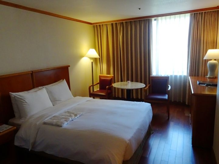 今度の旅行で泊まるホテルを探してるんですが、
せっかくなら快適でアクセスも良くて、できればコスパもいいところにしたくて…
ソウルだけじゃなくて、釜山とか済州とか、地方都市でもOKです！

みなさんが実際に泊まって「ここよかった！」って思えたホテルあったらぜひ教えてほしいです。
チェーン系でも個人経営の宿でも大歓迎です！

場所とざっくりした感想だけでも教えてもらえたら助かります！
