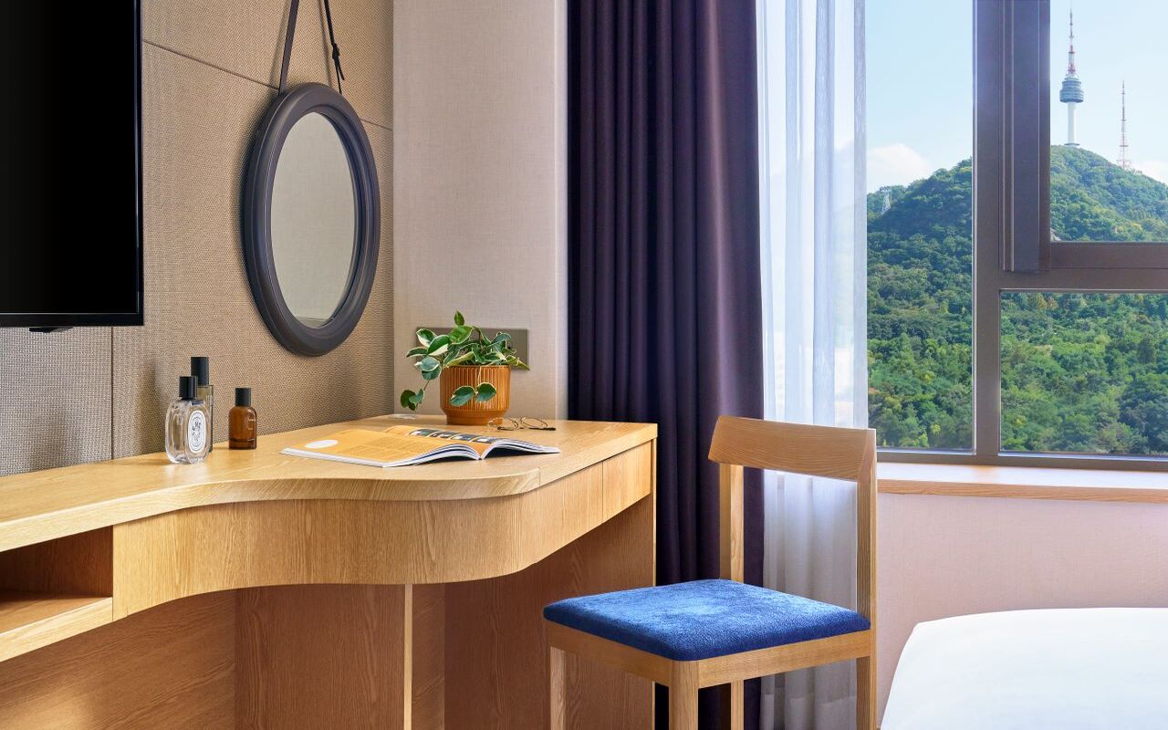今度の旅行で泊まるホテルを探してるんですが、
せっかくなら快適でアクセスも良くて、できればコスパもいいところにしたくて…
ソウルだけじゃなくて、釜山とか済州とか、地方都市でもOKです！

みなさんが実際に泊まって「ここよかった！」って思えたホテルあったらぜひ教えてほしいです。
チェーン系でも個人経営の宿でも大歓迎です！

場所とざっくりした感想だけでも教えてもらえたら助かります！