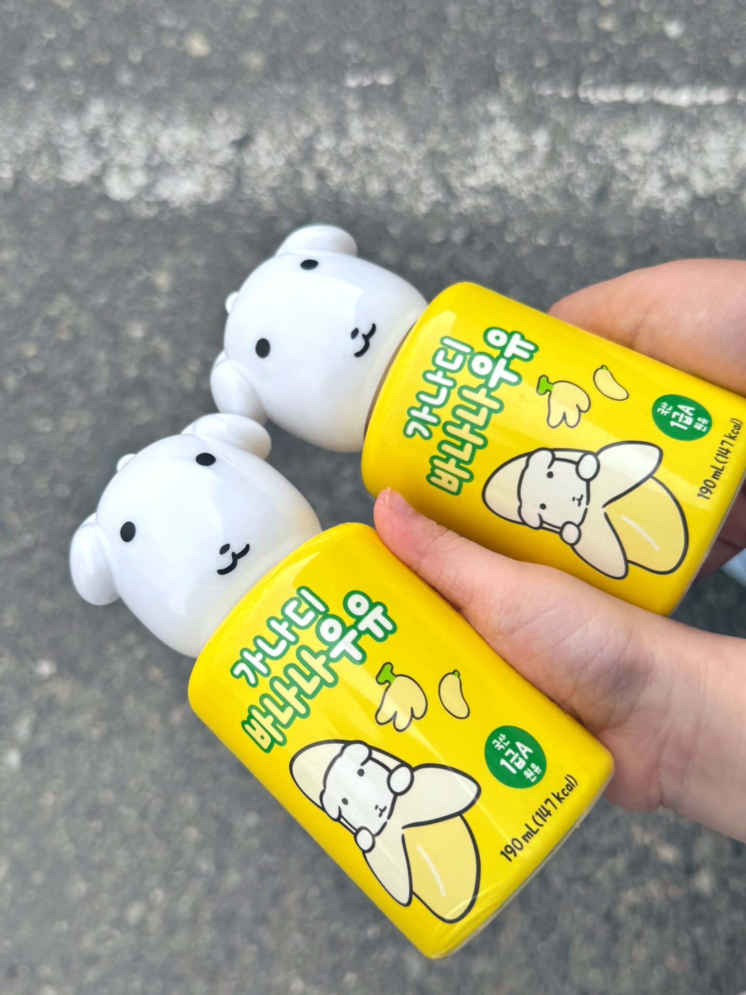 韓国旅行で欠かせないのがコンビニ巡り！
特にCUは定番のお菓子やドリンクはもちろん、
毎回新作が出ているから行くたびにワクワクします。

定番のキンパやおにぎりは安定の美味しさで、軽食や夜食にぴったり。
さらに、季節ごとに登場する限定スイーツやドリンクは見逃せません！
新発売のコラボ商品を探すのも楽しみのひとつです。

韓国のコンビニはイートインスペースがある店舗も多いので、買ってすぐ食べられるのも魅力。
旅行中の小腹満たしや、お土産探しにCUは外せないスポットです！