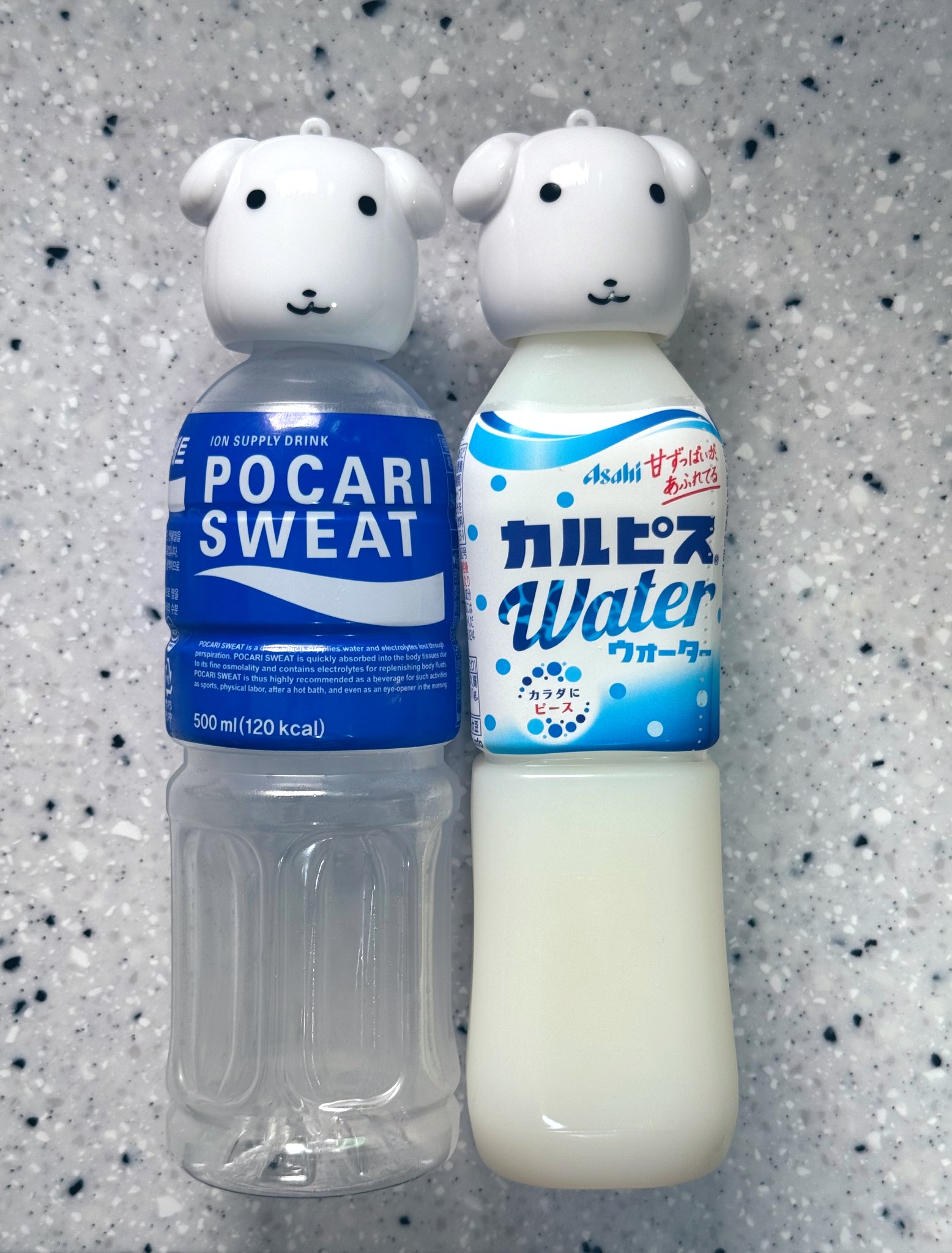 韓国旅行で欠かせないのがコンビニ巡り！
特にCUは定番のお菓子やドリンクはもちろん、
毎回新作が出ているから行くたびにワクワクします。

定番のキンパやおにぎりは安定の美味しさで、軽食や夜食にぴったり。
さらに、季節ごとに登場する限定スイーツやドリンクは見逃せません！
新発売のコラボ商品を探すのも楽しみのひとつです。

韓国のコンビニはイートインスペースがある店舗も多いので、買ってすぐ食べられるのも魅力。
旅行中の小腹満たしや、お土産探しにCUは外せないスポットです！