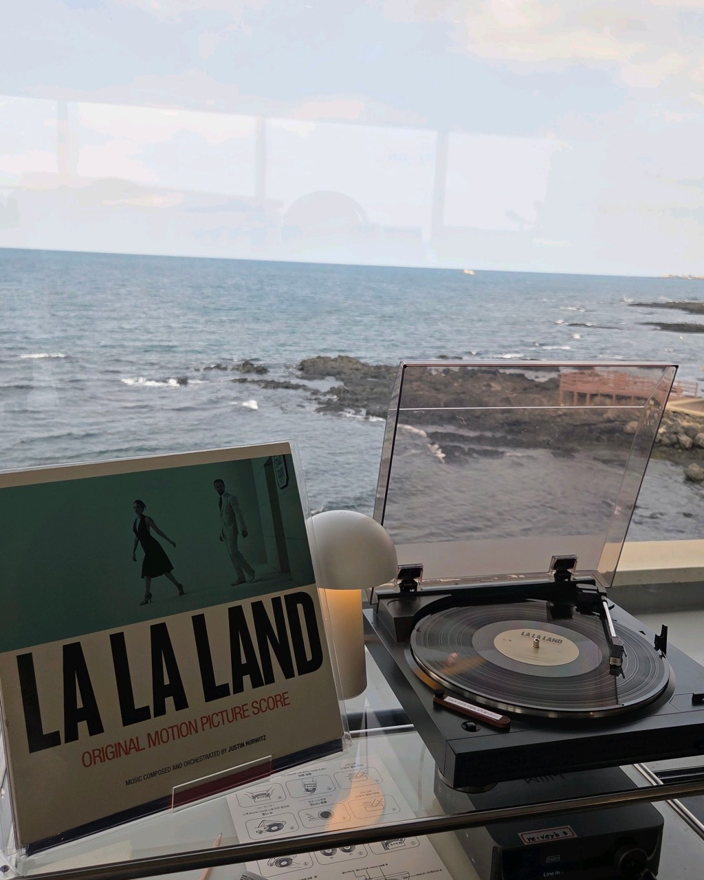 済州オーシャンビューカフェ LP音楽と海を楽しむカフェ