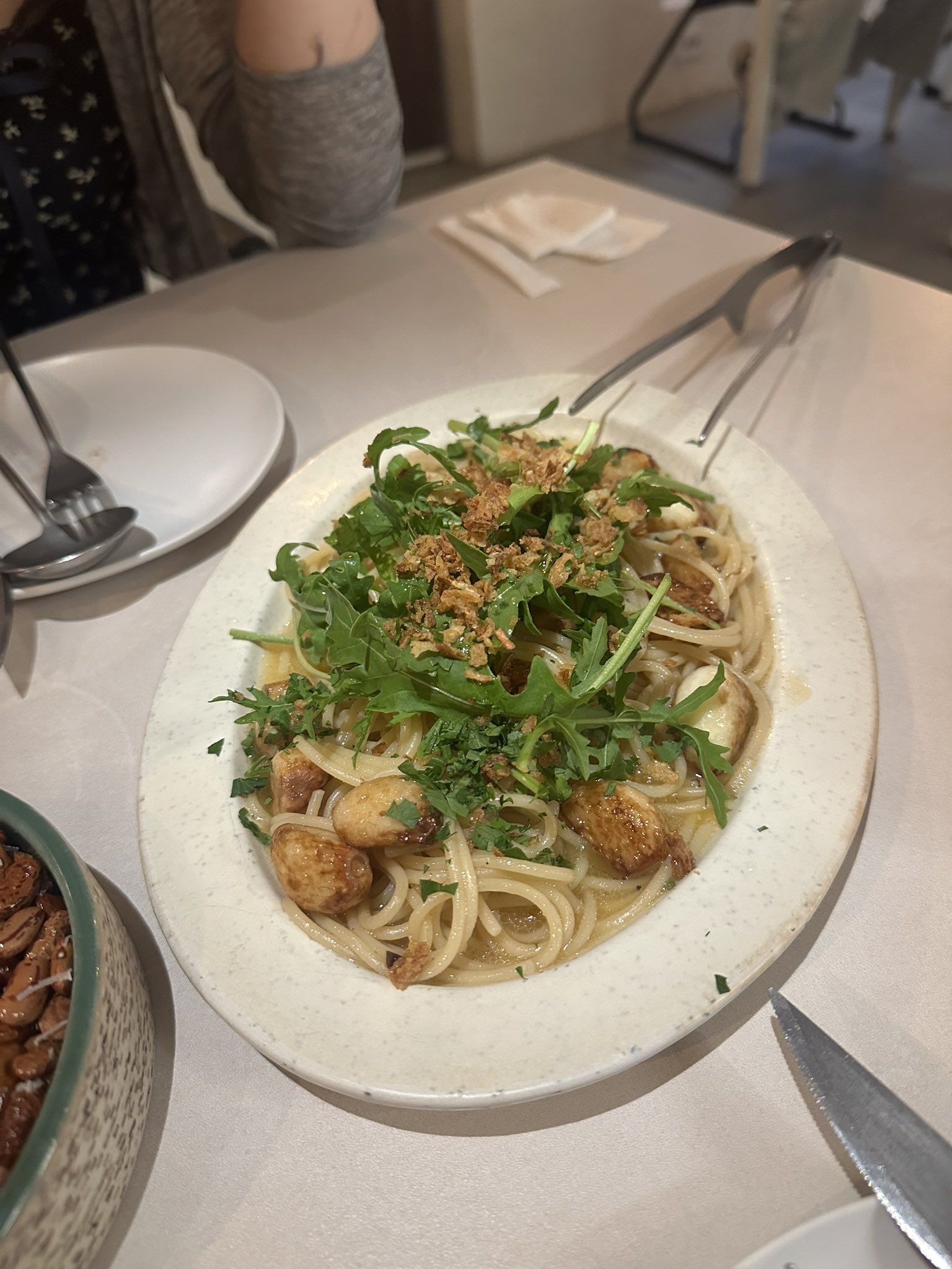 韓国の人で満席だったソンスのスペイン料理店ペレヒルで優勝レベルのポークステーキ