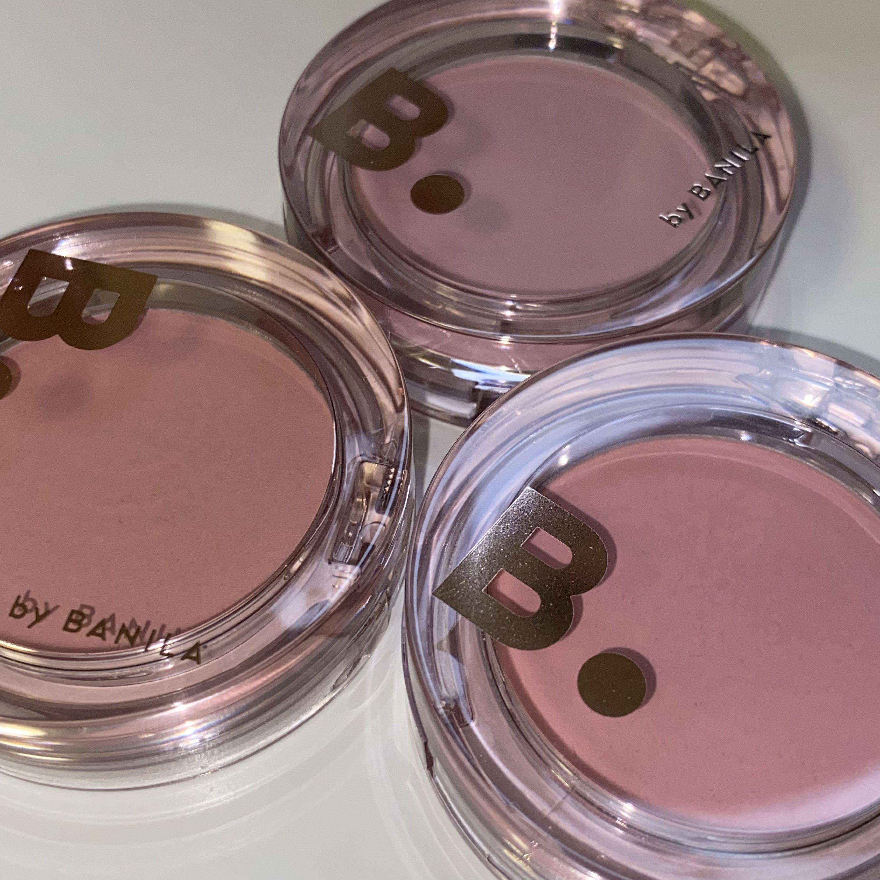 あまり知られてないけど優秀。バニラコのパウダーチーク