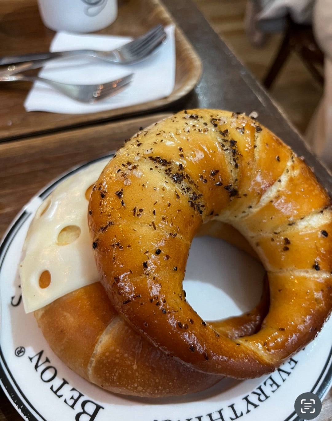 外はサクサク中はもちもち　ソウルで人気のトリュフ塩パン