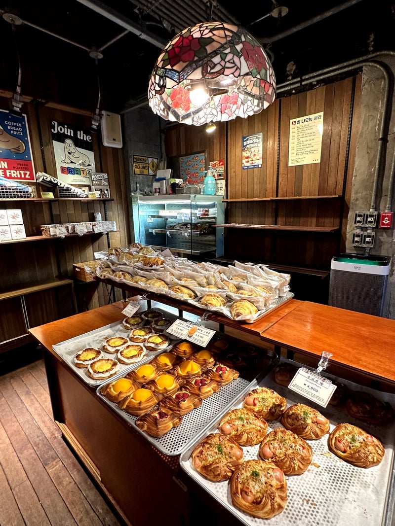 地下工房ベーカリーも人気　オットセイが目印のカフェFritz（プリッツ）Coffee Company