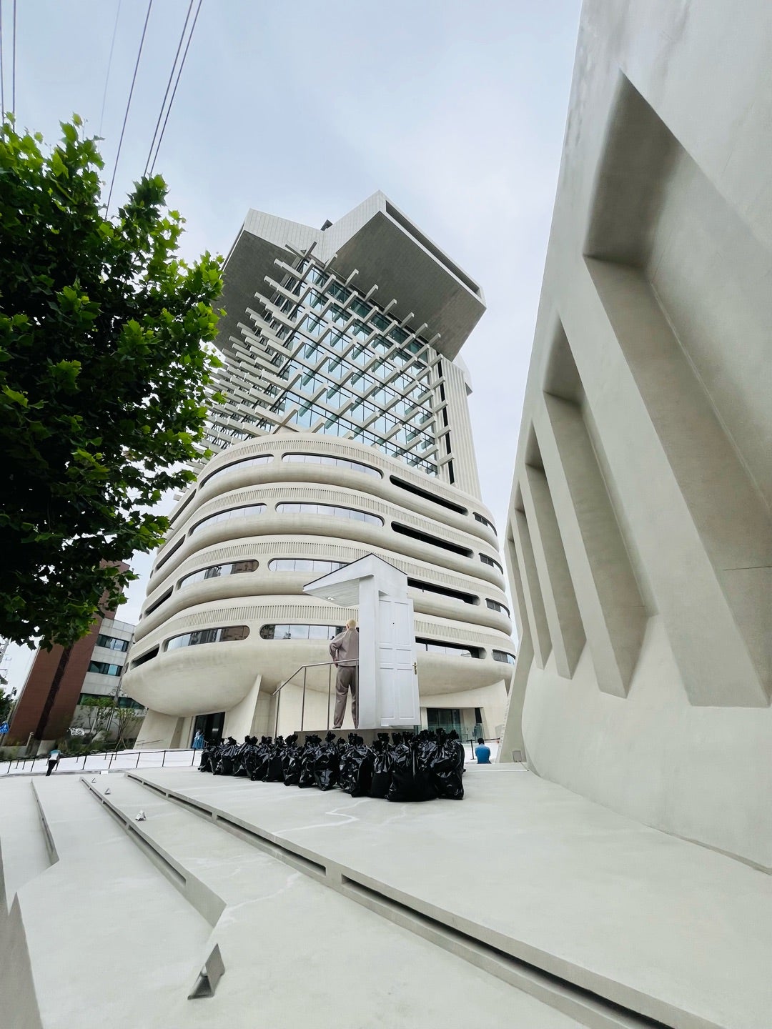 ジェントルモンスターからタンバリンズまで　感性を刺激する最新空間