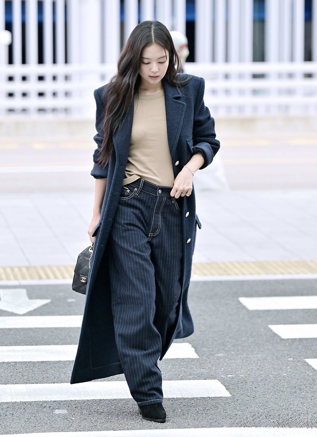 BLACKPINKジェニーに学ぶ　春のシンプルおしゃれコーデ