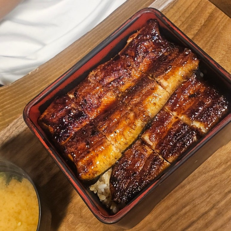 「白黒料理人」キム・テウシェフのうなぎ丼店に行ってみた