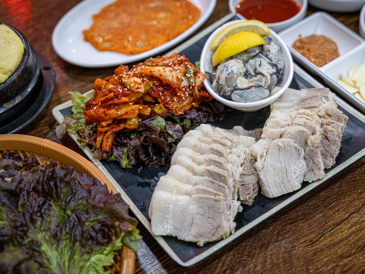 鐘路の路地裏名店、和通本家の牡蠣ポッサム