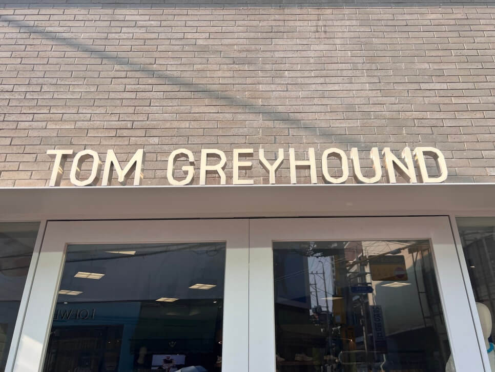 聖水洞で見つけた、小さなセンスのかたまり「TOM GREYHOUND」