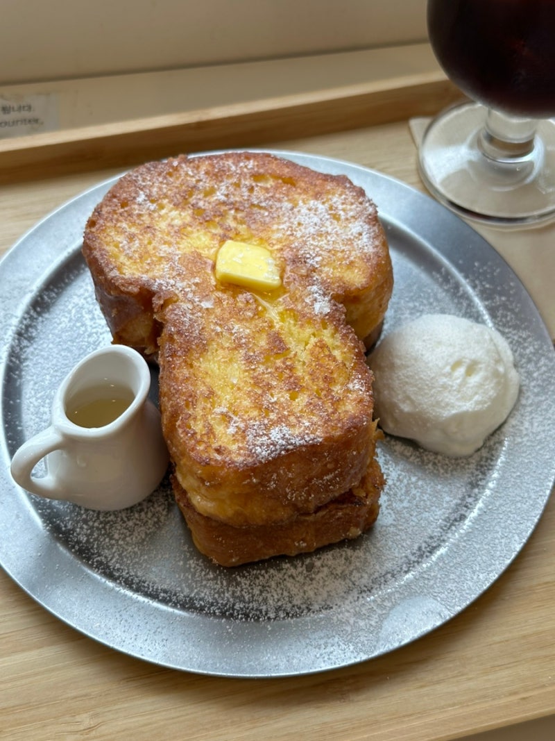 望遠洞で話題、ふわふわフレンチトースト専門店「ビケンドゥ」
