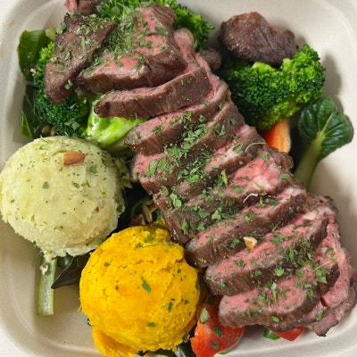 ダイエット中でも罪悪感ゼロ！江南のサラダ×肉プレートが美味しすぎた