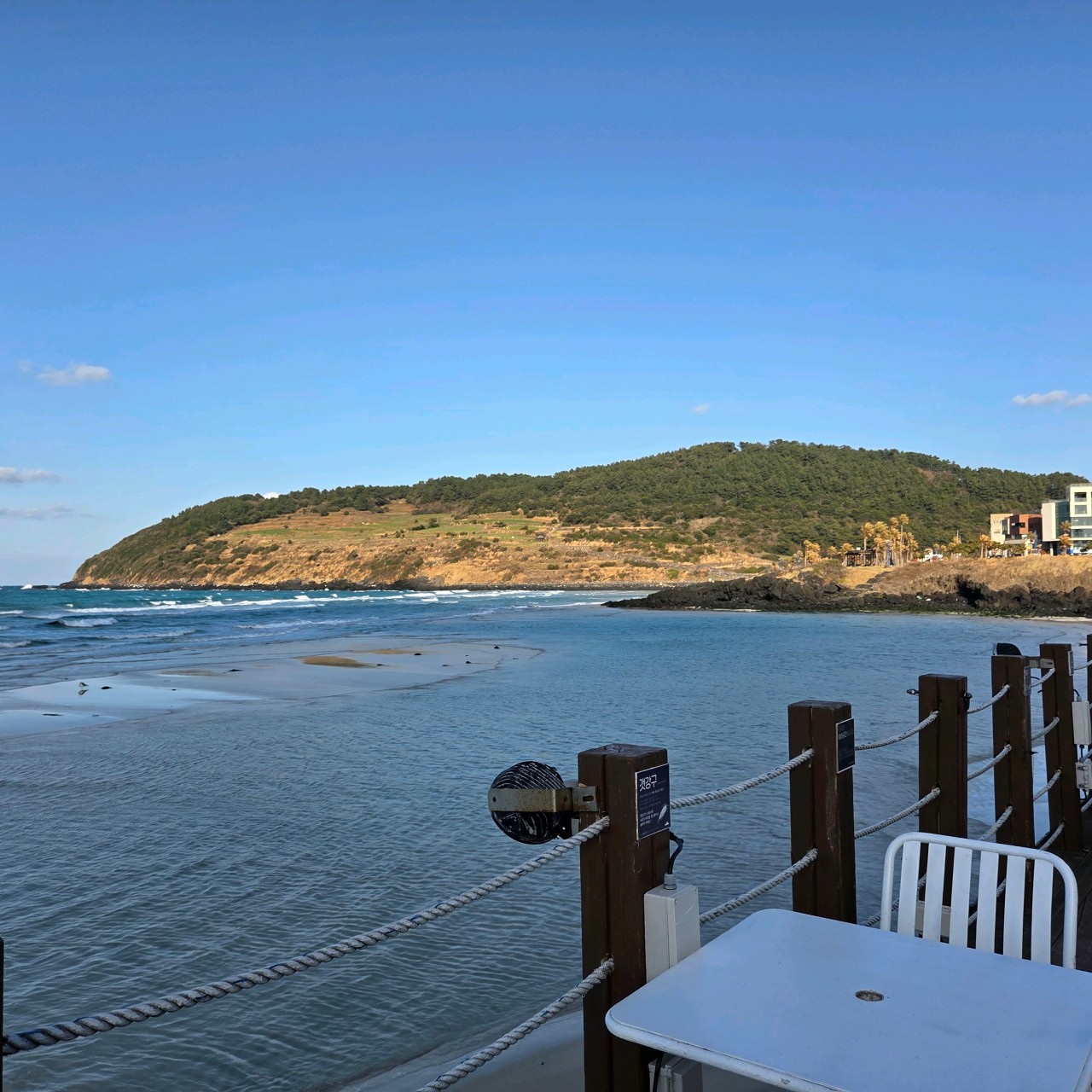海に浮かぶような済州カフェ