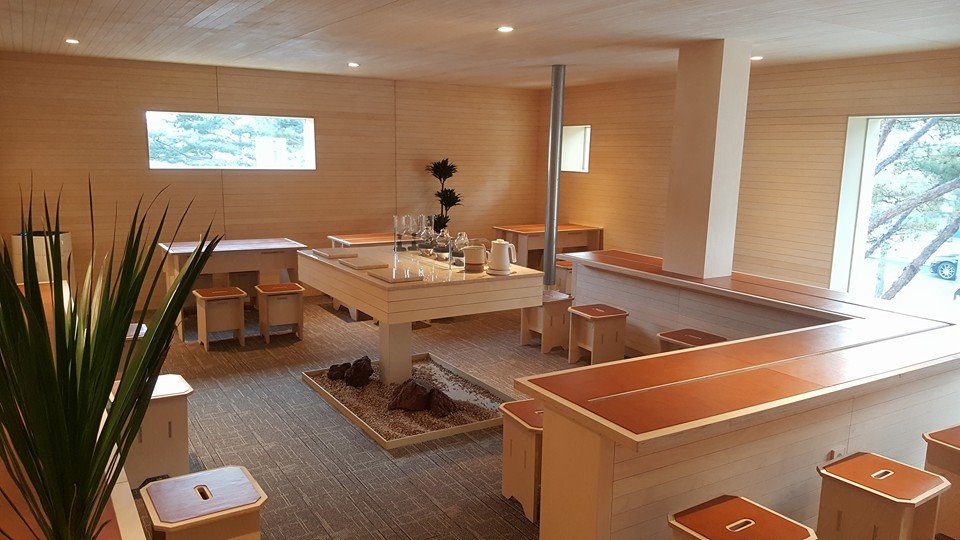 北村韓屋の景色が額縁みたいに見えるカフェ green mile coffee