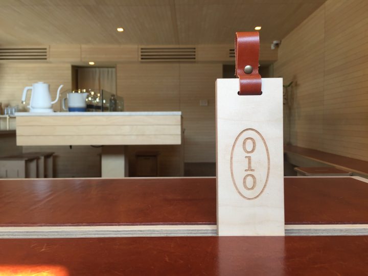 北村韓屋の景色が額縁みたいに見えるカフェ green mile coffee