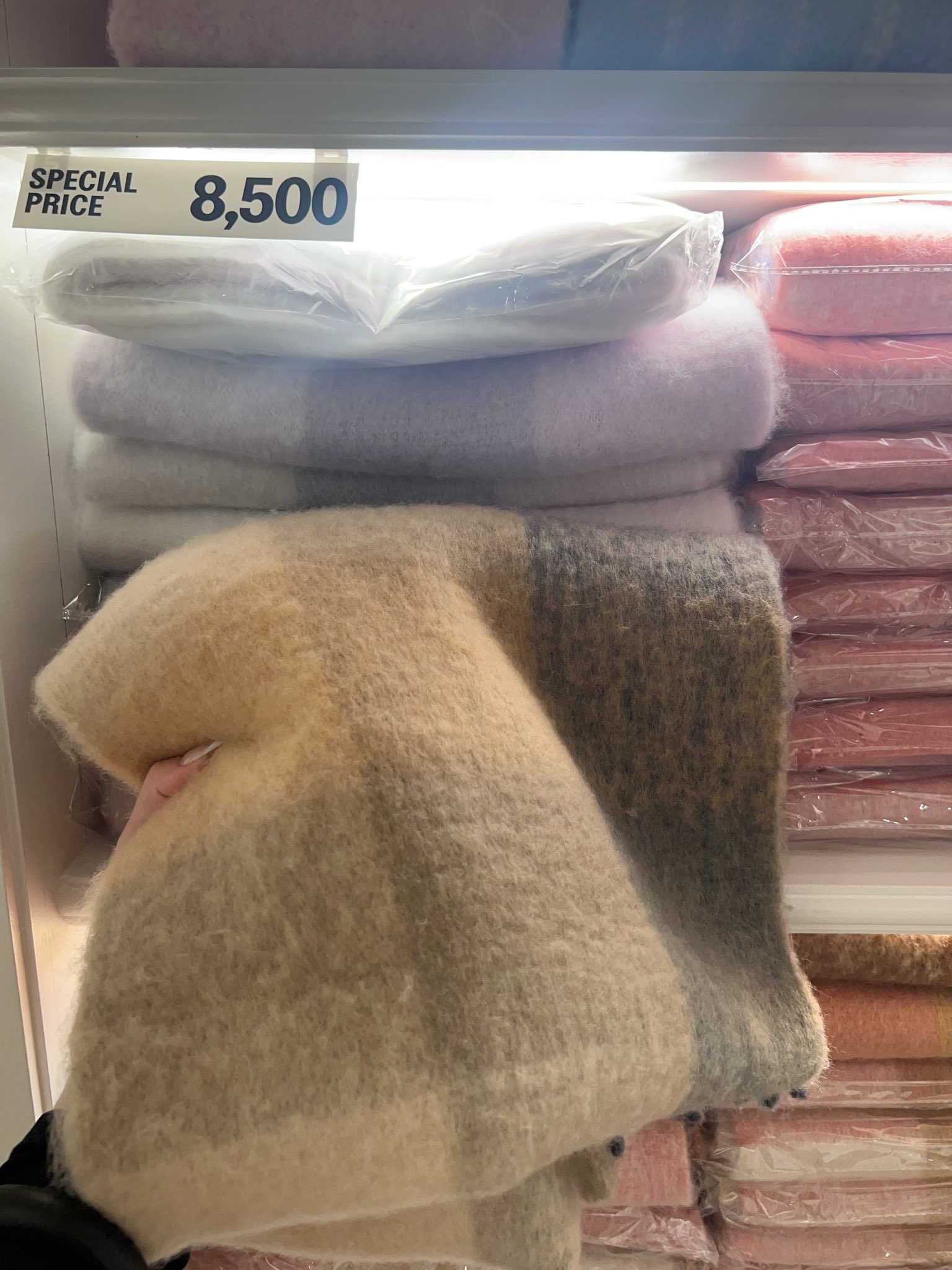 色も柄も無限。nyunyuHouseのマフラー売り場が天国だった