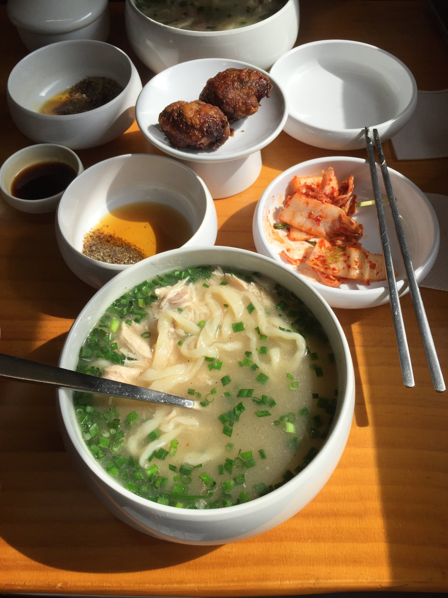 ウェイティング2時間でも食べたい鶏カルグクス