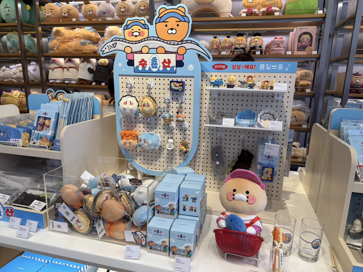 弘大カカオフレンズが「水産市場テーマ」に変身　牡蠣チュンシクグッズが可愛すぎる