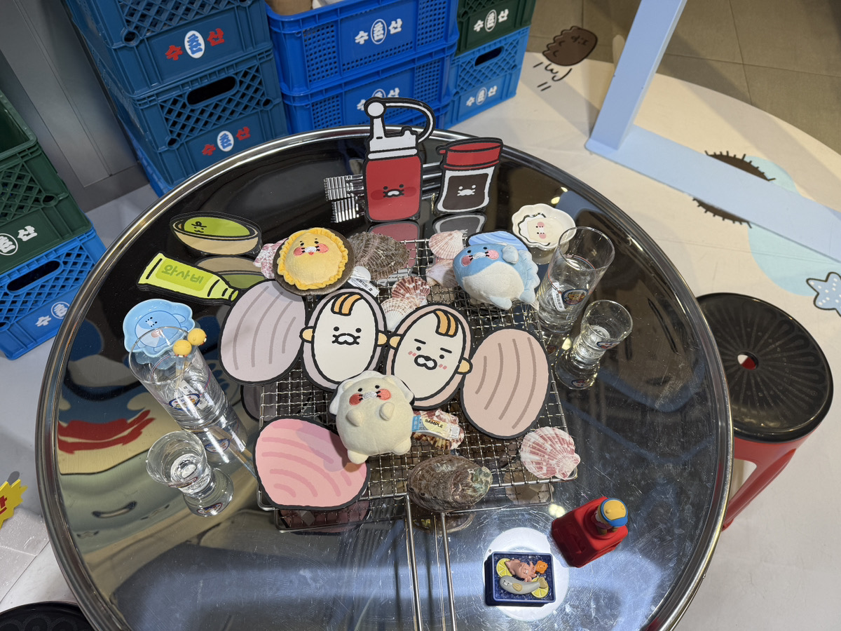 弘大カカオフレンズが「水産市場テーマ」に変身　牡蠣チュンシクグッズが可愛すぎる