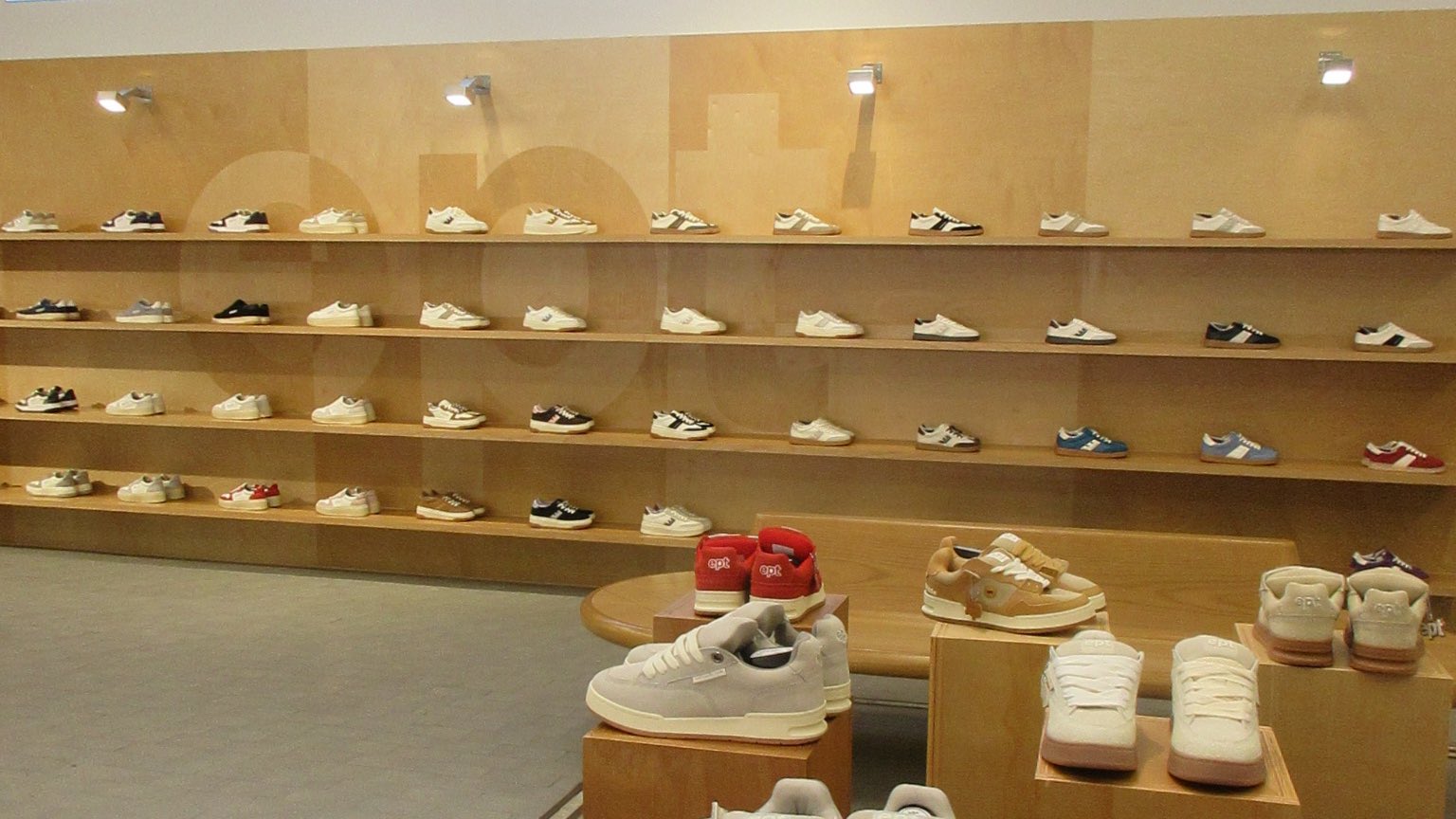 韓国スニーカー好きなら外せない デザインと履き心地を両立する「ept」