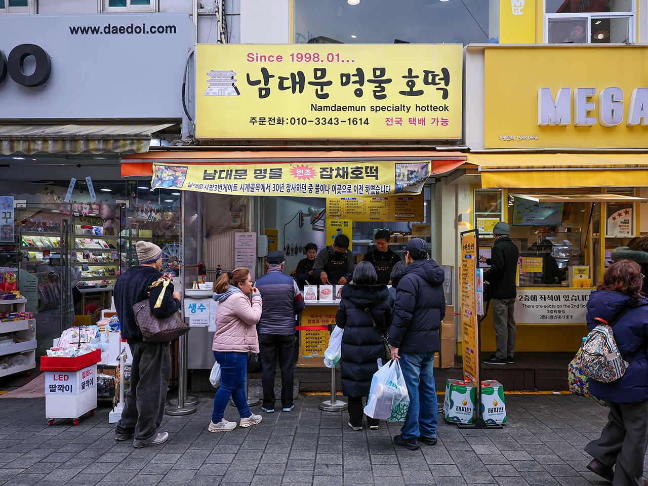 南大門名物！とうもろこし生地のモチモチホットク
