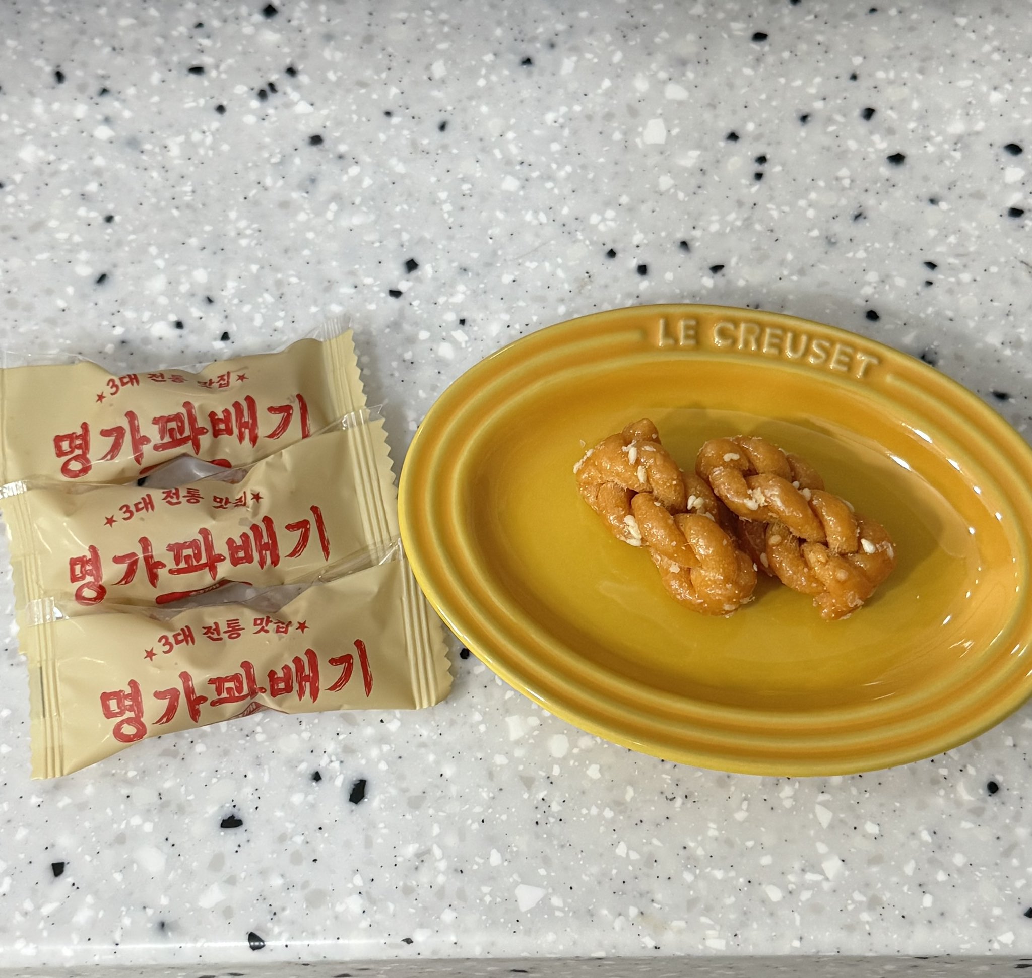 香ばしくて甘すぎない！名家クァベギ黒糖味とゴマ味はお土産にもぴったり