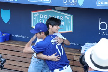 「夢の共演」大谷翔平×BTS V！背番号7の始球式で世界が大熱狂