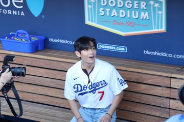 「夢の共演」大谷翔平×BTS V！背番号7の始球式で世界が大熱狂