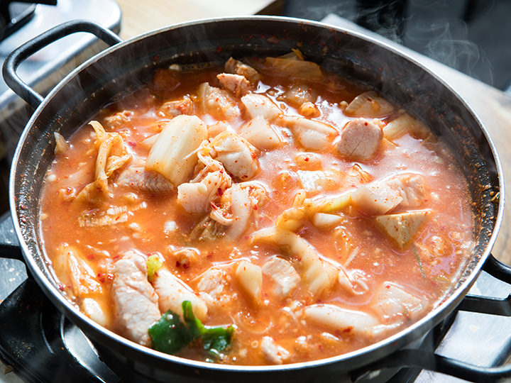 乙支路の路地裏名店ウンジュジョン、冬に染みるキムチチゲ