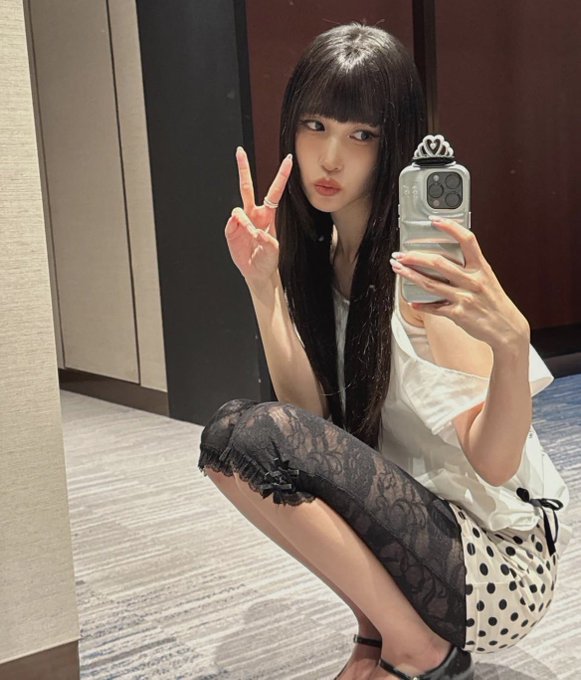 TWICEミナ、前髪ぱっつん×黒髪ロングで新ビジュアル披露「お人形みたい」と絶賛の声