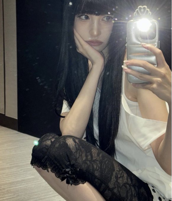 TWICEミナ、前髪ぱっつん×黒髪ロングで新ビジュアル披露「お人形みたい」と絶賛の声