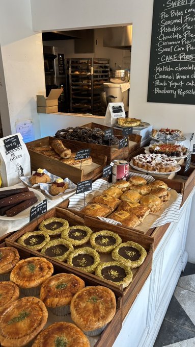 HYBE本社近くの人気パイカフェ