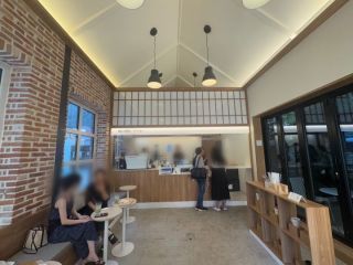 赤レンガ映え　日本感性カフェThe Coffee！