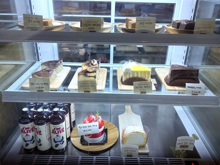 望遠の路地裏で見つけた、一軒家リノベのデザートカフェ