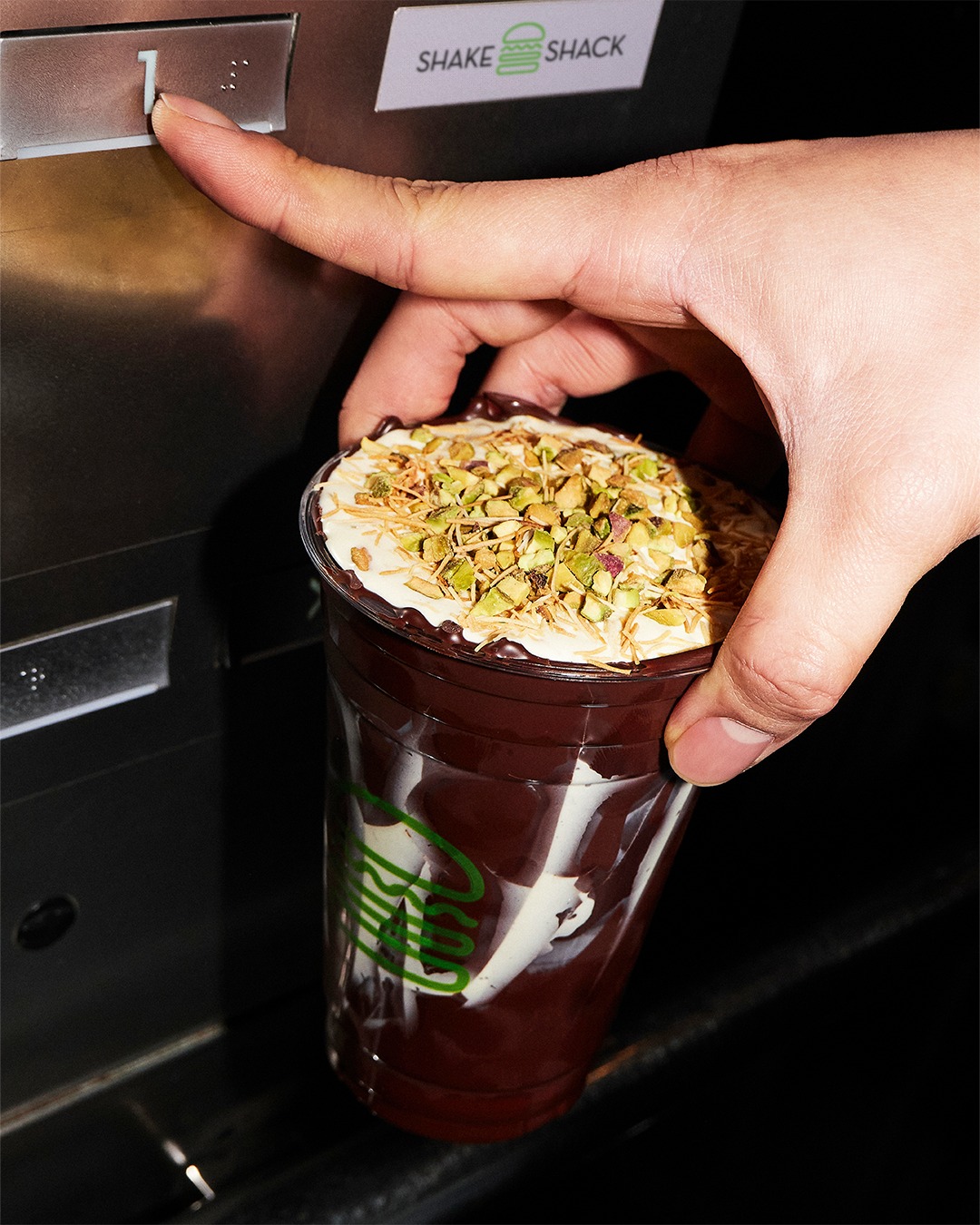 10店舗限定！Shake Shack Korea「ドバイチョコピスタチオシェイク」登場