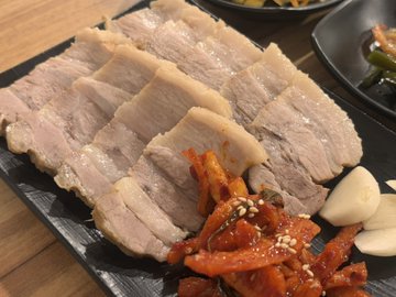 1万ウォンで満足！江南駅近の穴場ポッサム定食！