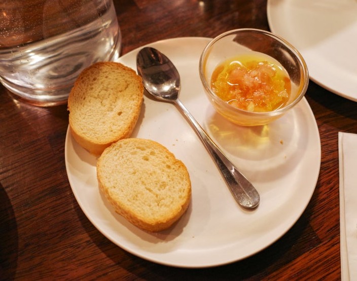 「乗り換え恋愛」ウジンの店、3時間待ちの価値ある？