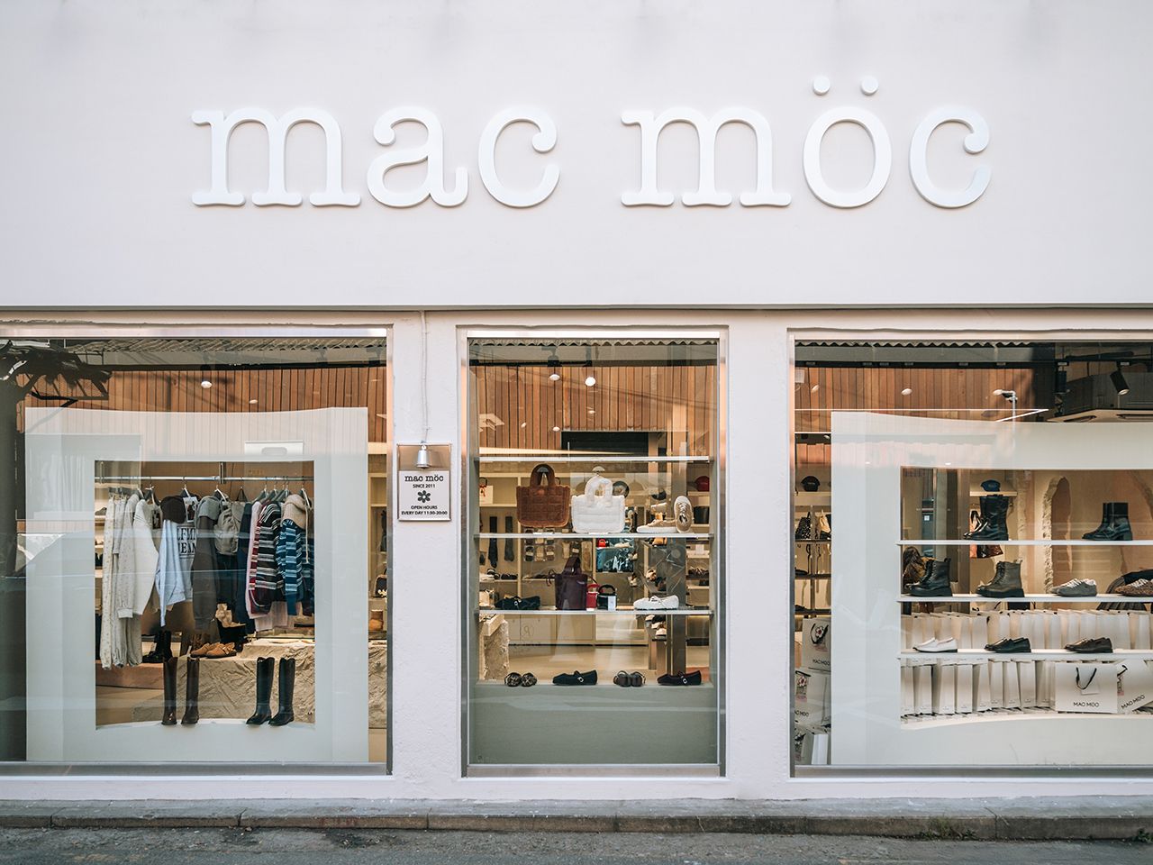 韓国人気シューズブランドmac möc　聖水に登場