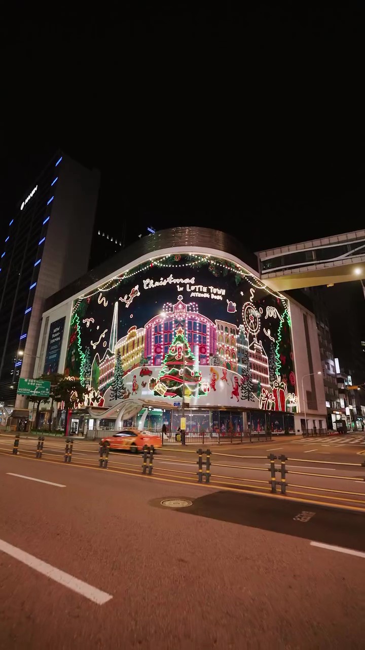 3万個のライトが輝く！ロッテ百貨店の幻想的クリスマスイルミネーション