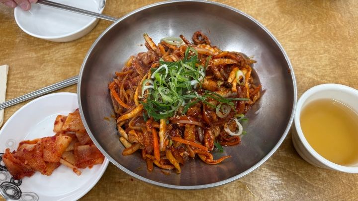 辛いだけじゃない甘み系うどんがクセになる大邱ランチの穴場