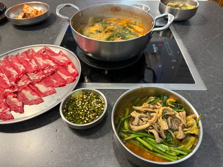 聖水で満腹確定　チェガネしゃぶポソッカルグクス直営店