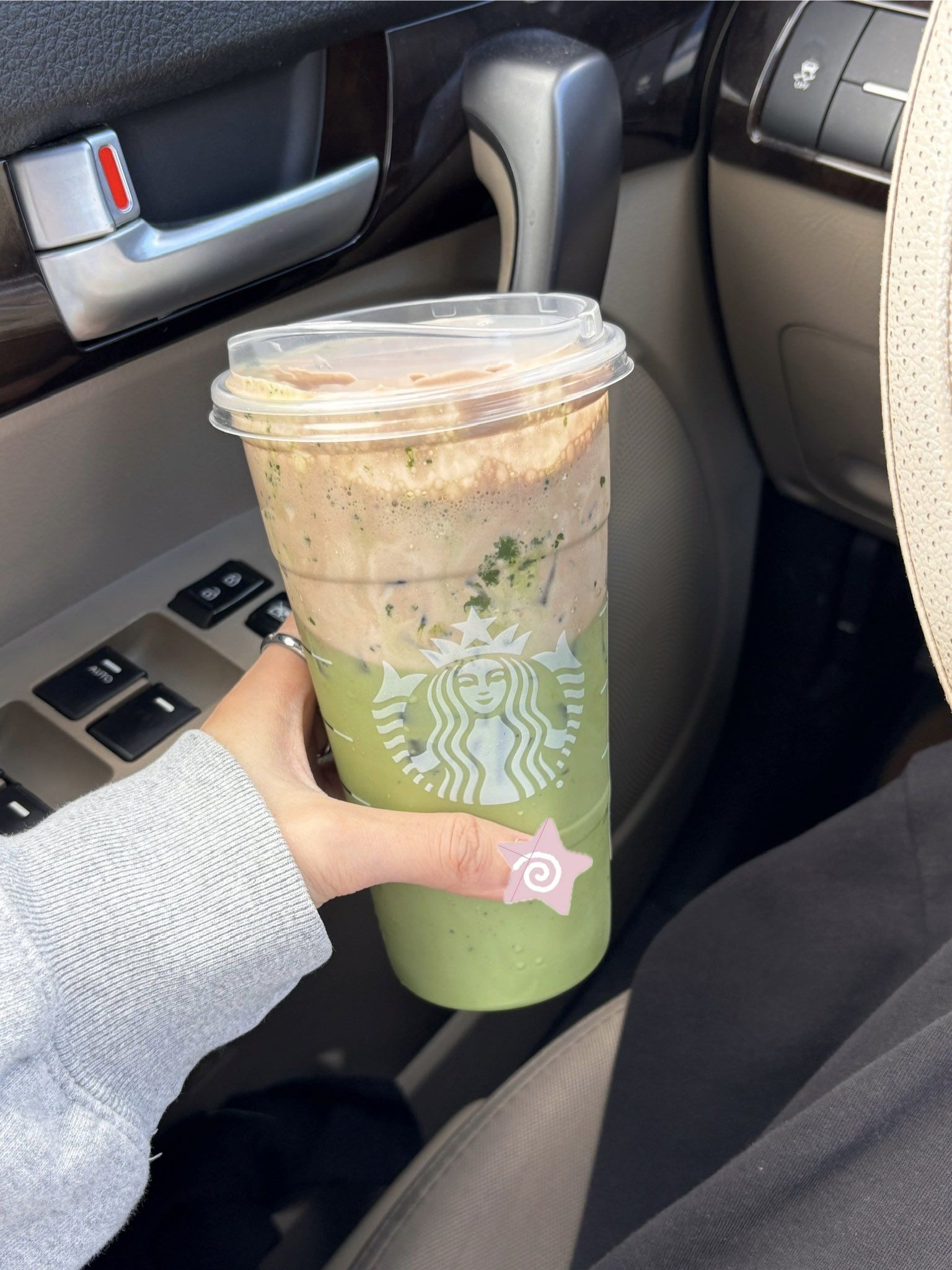 抹茶とピスタチオとチョコを全部重ねた韓国スタバの新作ドバイチョコ抹茶