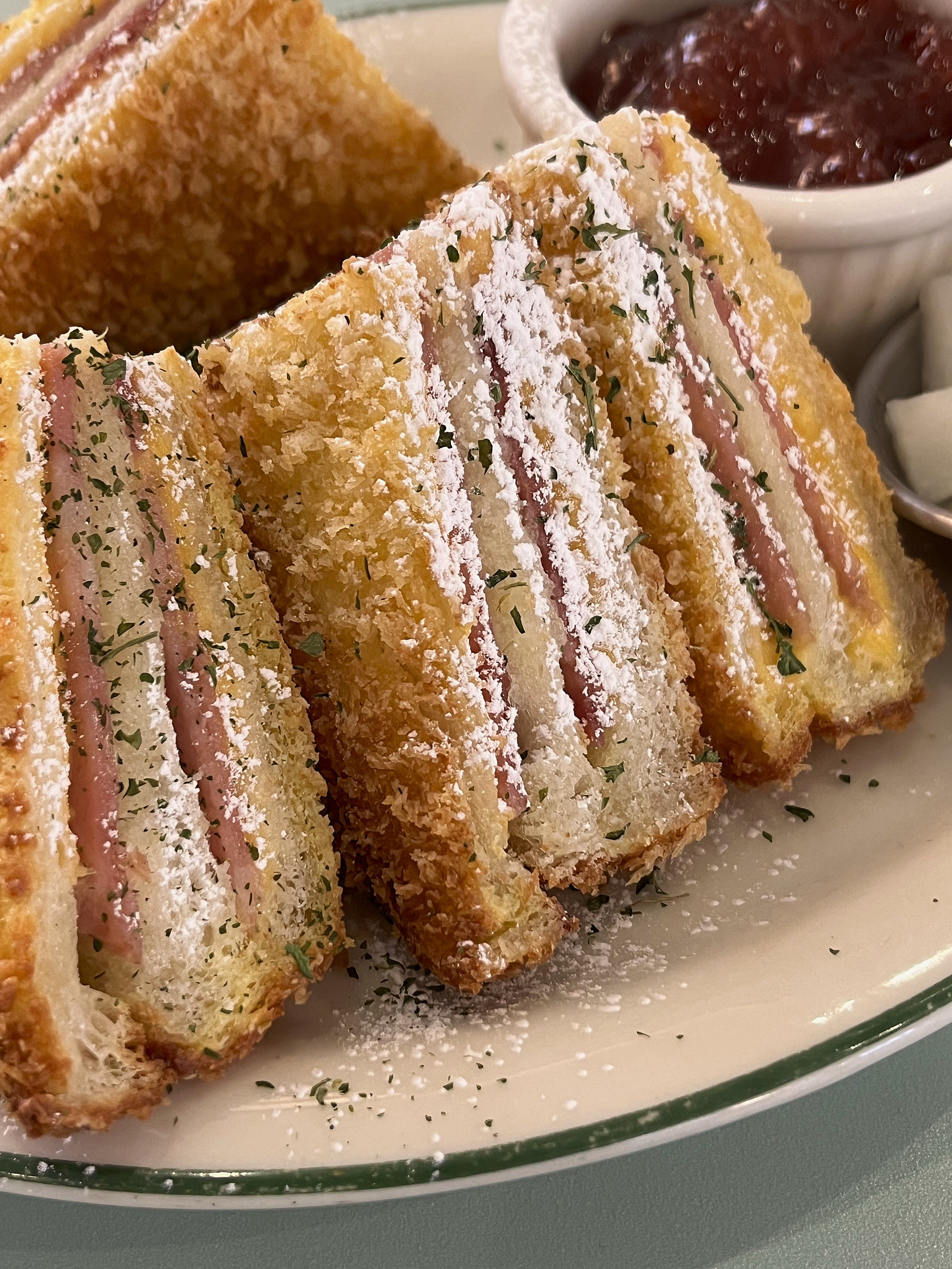 江南グルメ「82オーリオンズ」ラザニアとモンテクリストが人気