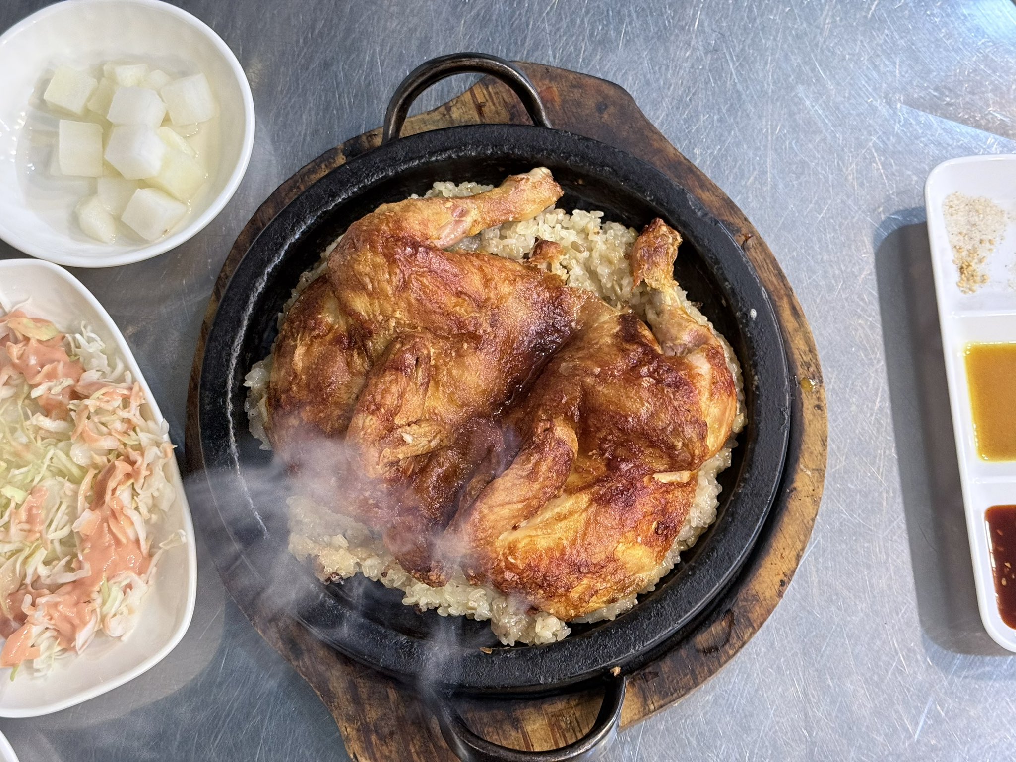 ヌルンジ×丸鶏が絶品　軍浦の人気店「ソンマスロ」が話題