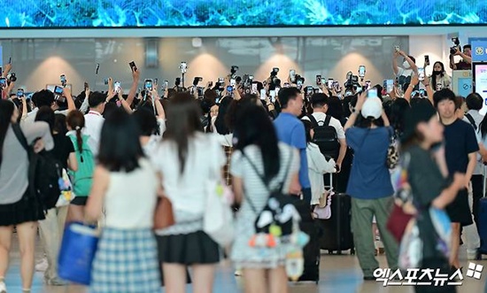 BTS Vが空港でのマナー違反に苦言「空港は僕たちのものじゃない」