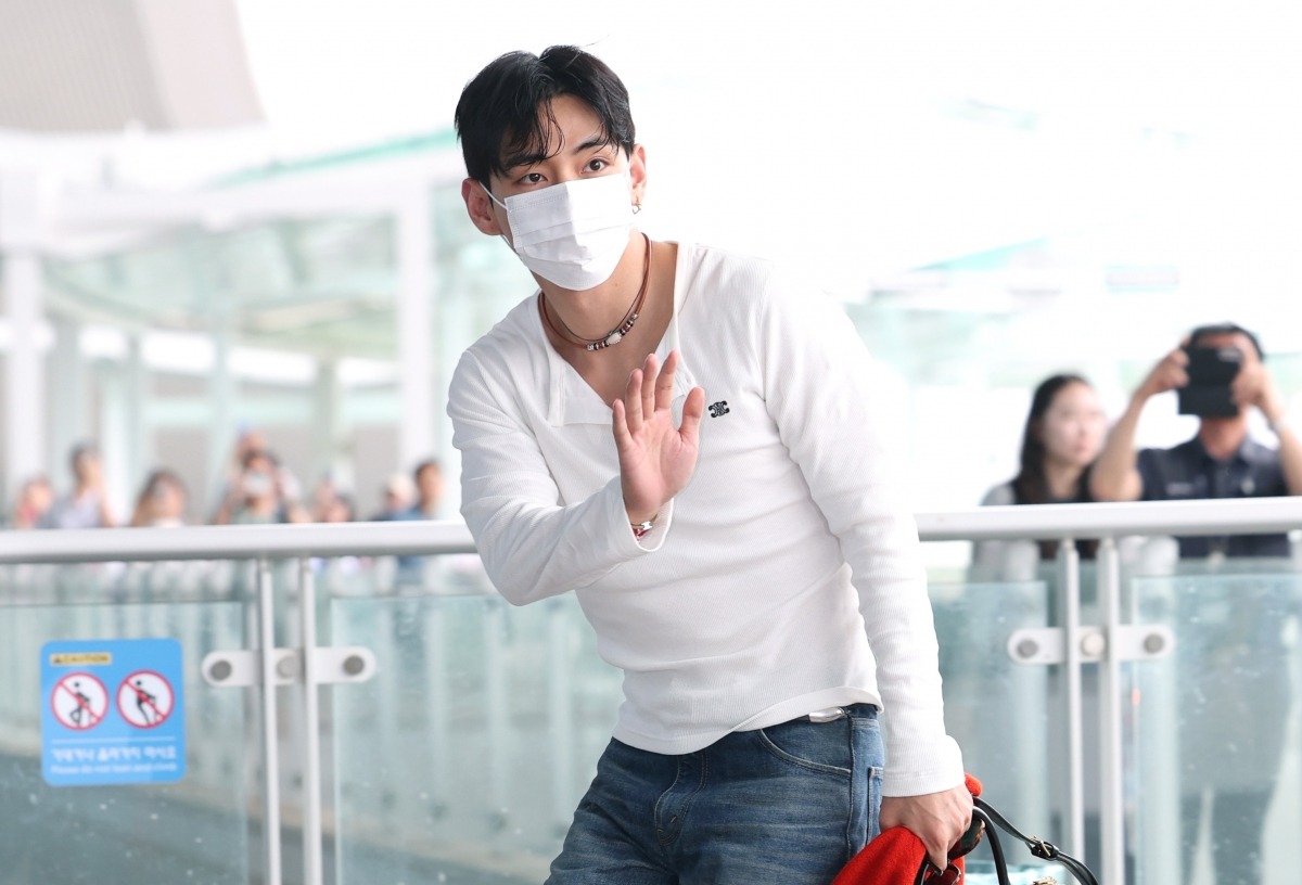 BTS Vが空港でのマナー違反に苦言「空港は僕たちのものじゃない」