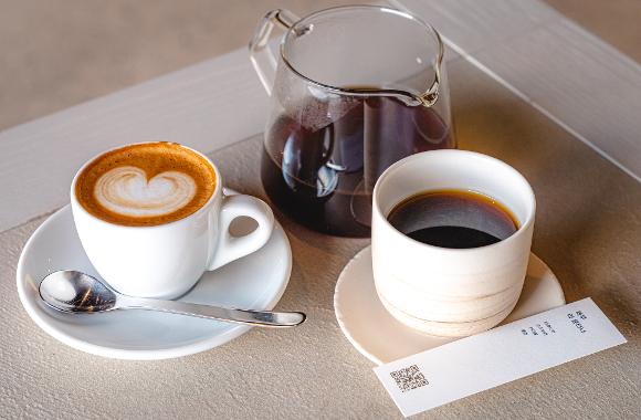 釜山影島の朝カフェならここです momos coffeeで焙煎の香りに包まれた